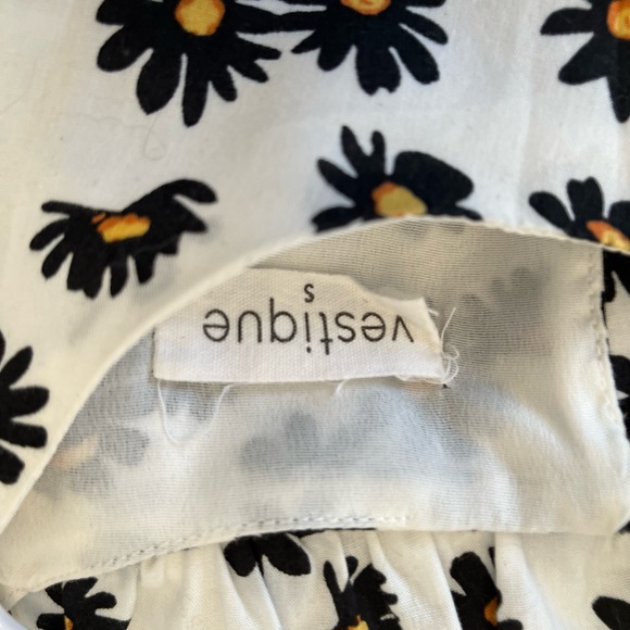 Vestique Floral Puff Sleeve Peplum Top | Black & White Daisy Print Sz S EUC - Picture 8 of 11